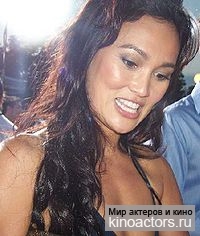   / Tia Carrere