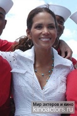   / Halle Berry
